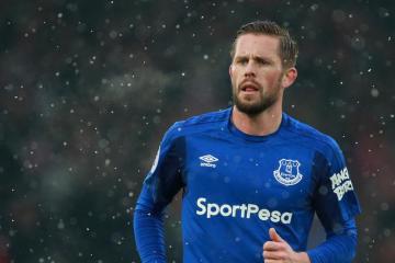 IM体育赛事直播入口-新王登基还是旧神归来？皇家社会收割西班牙，梅西数据爆炸背后的足坛变局