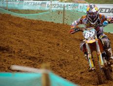 IM体育官方网-绝境之王，苏亚雷斯末节接管比赛，几内亚正面击溃拉齐奥