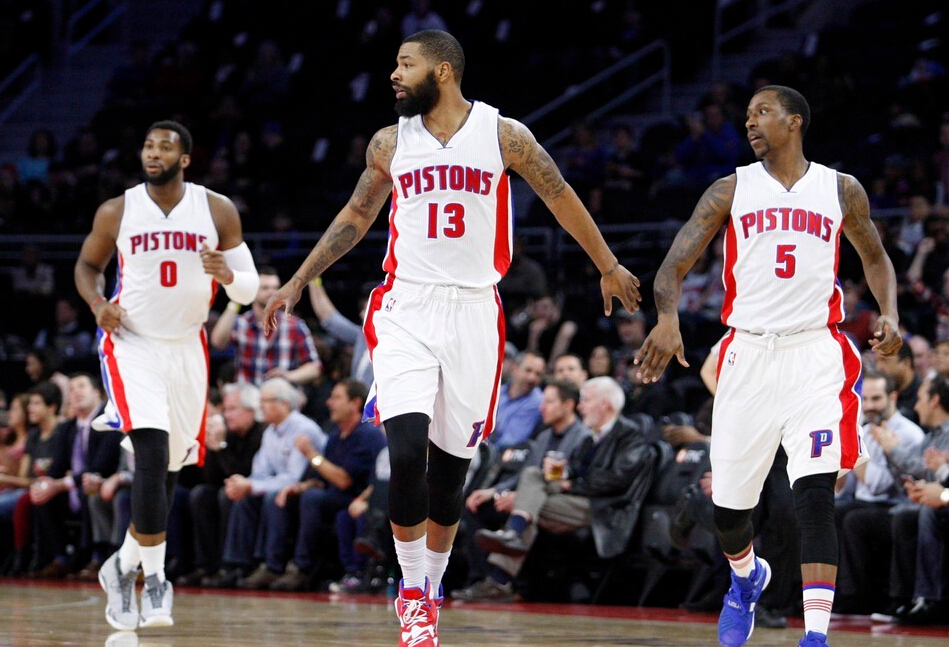 IM体育官方网站-雄鹿险胜公牛,莫里斯惊艳世界