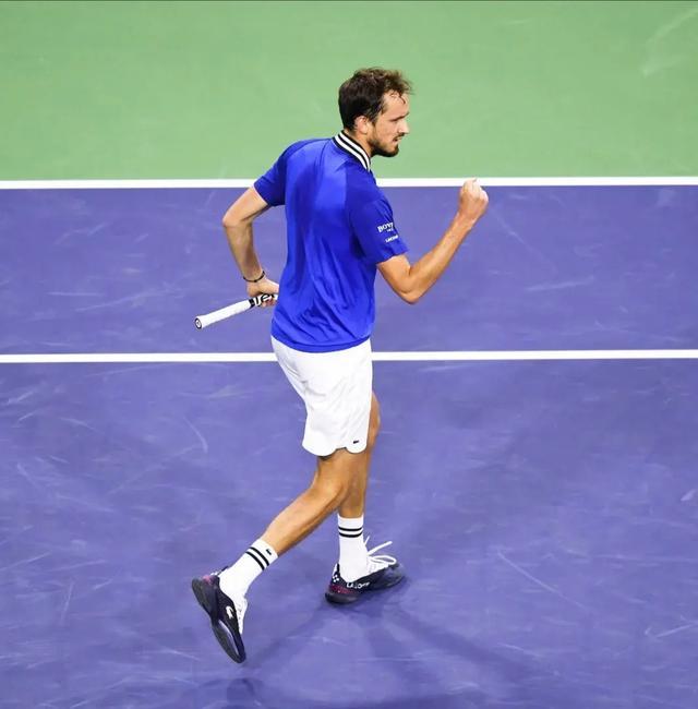 IM体育社区互动入口-西班牙网球队险胜日本网球队,梅德韦杰夫统治全场的简单介绍