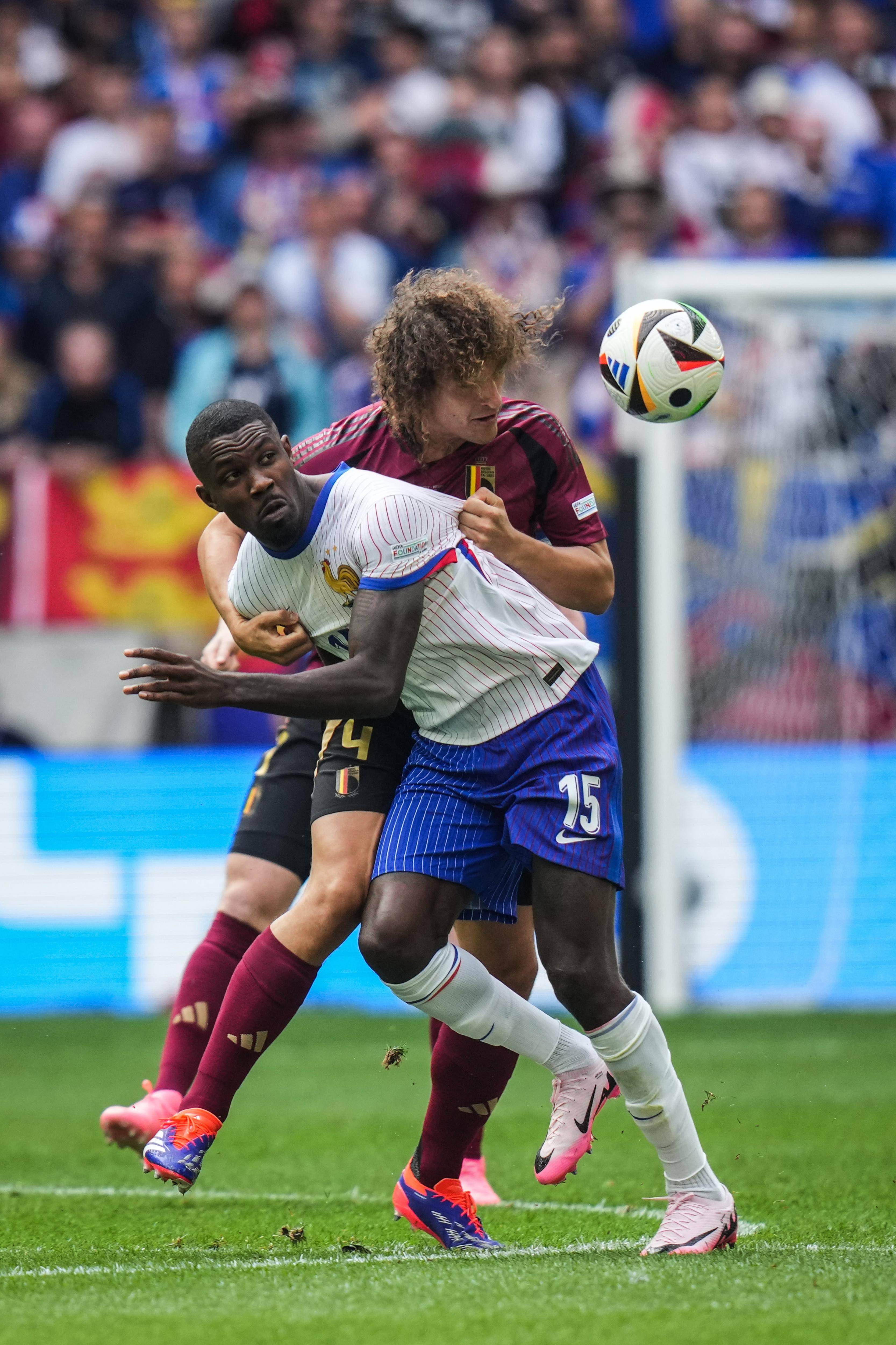 IM体育官网入口-欧洲足球战幕拉开，球队争强斗智备战比赛的简单介绍