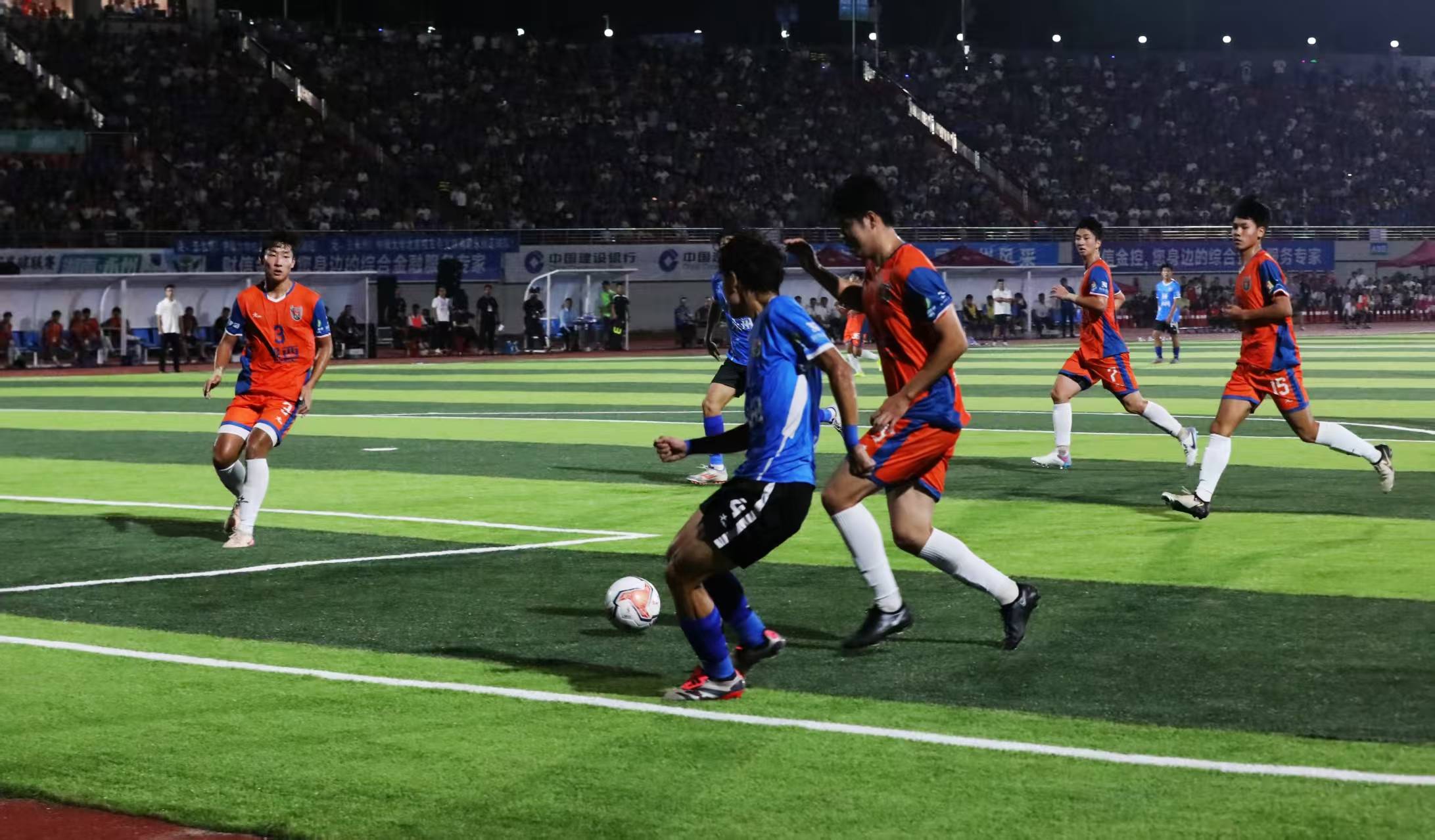 IM体育下载-包含半场紧张多变，球员奉献激烈角逐彰显拼搏精神的词条