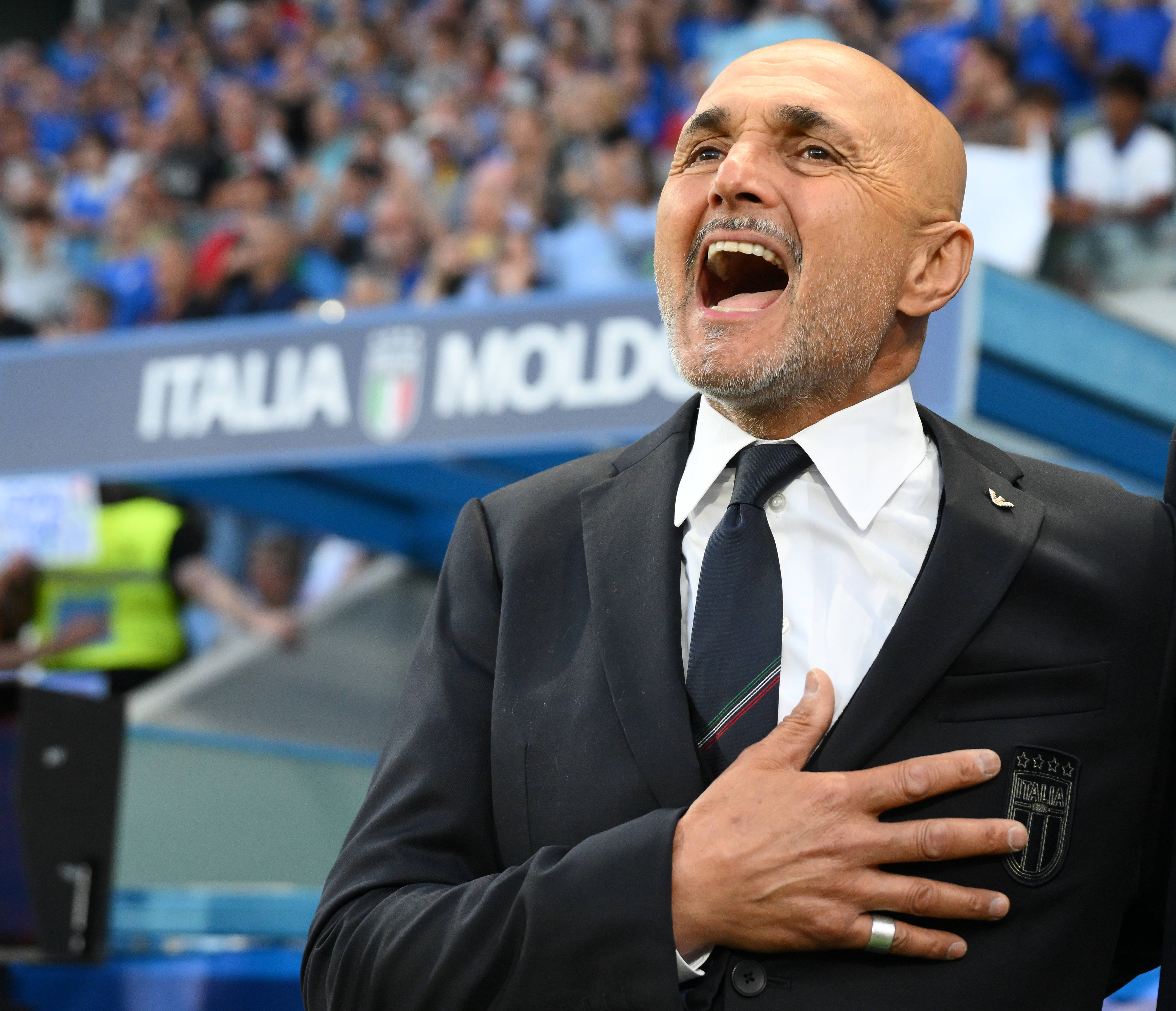 IM体育官网-意甲球队客场遭遇惨败,主帅考虑战术调整的简单介绍