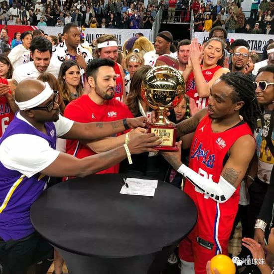 IM体育动画直播通道-包含观众为之疯狂,选手表现实至名归的词条