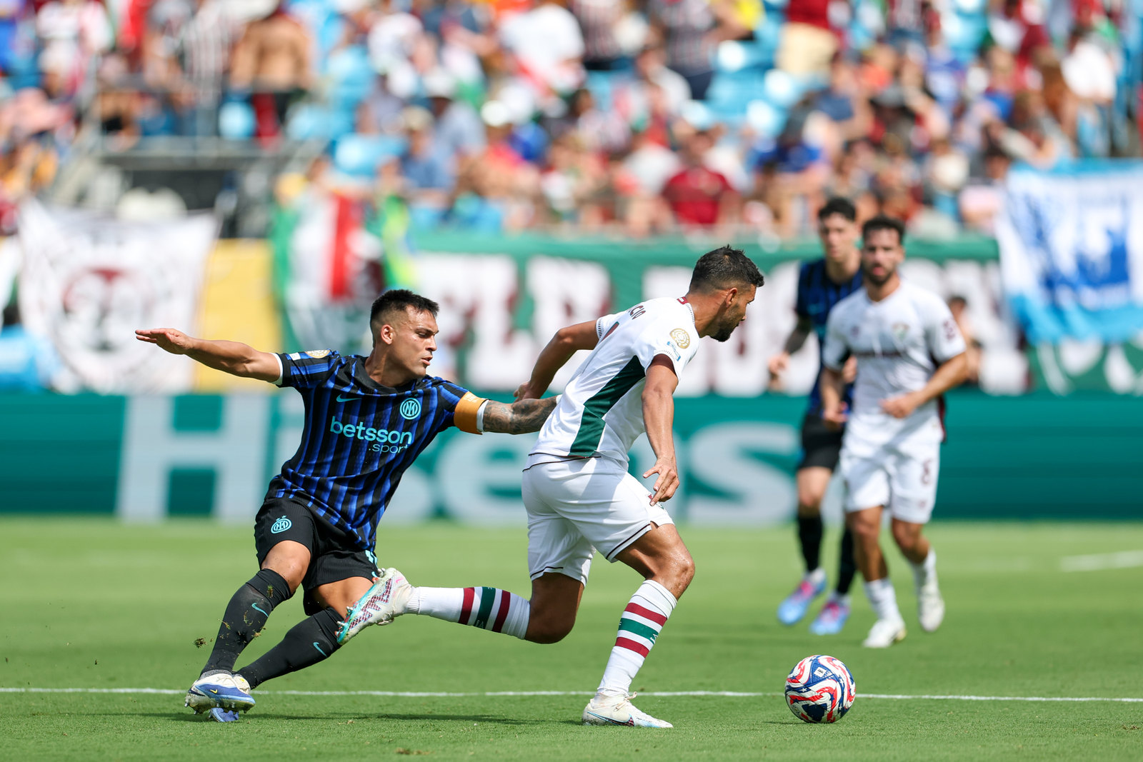 IM体育官方网-包含国际米兰横扫日本，范戴克状态火热的词条