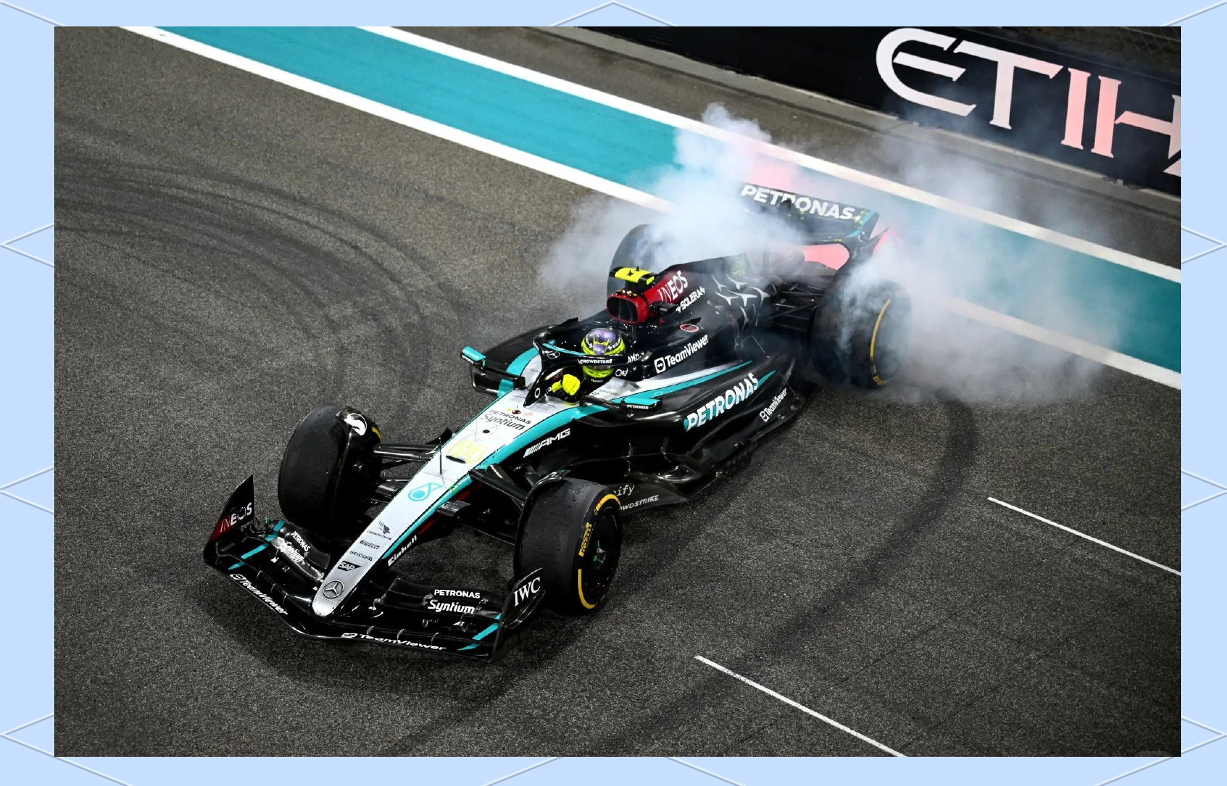 IM体育社区互动入口-关于梅赛德斯鏖战红牛二队，汉密尔顿惊艳四座的信息